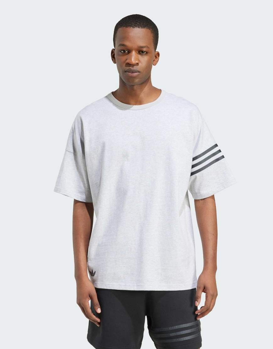 adidas Originals - Neuclassics - T-Shirt in hellem Heidegrau von adidas Originals