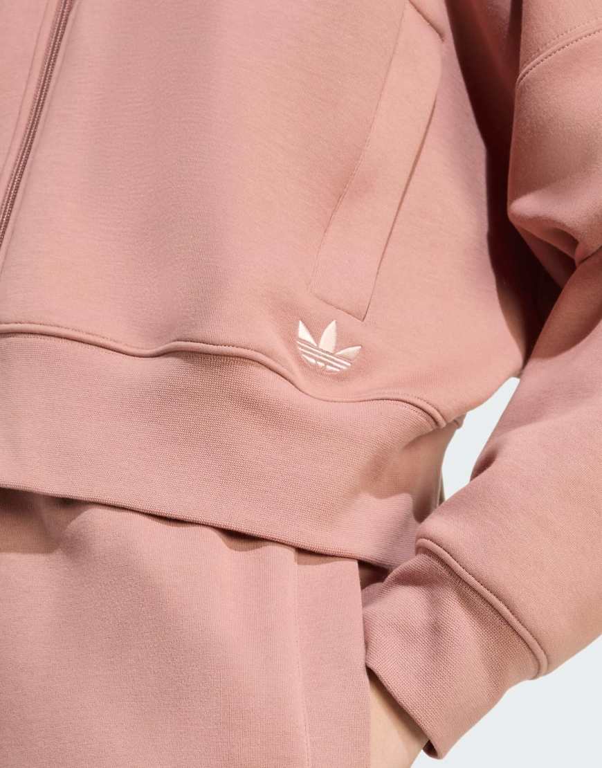 adidas Originals - Off Placed - Jacke in Warm Clay mit Reißverschluss und den 3 Streifen-Brown von adidas Originals