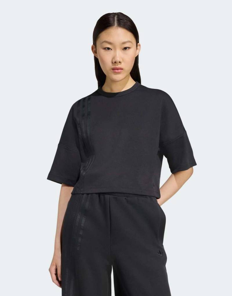 adidas Originals - Off Placed - T-Shirt in Schwarz mit den drei Streifen von adidas Originals