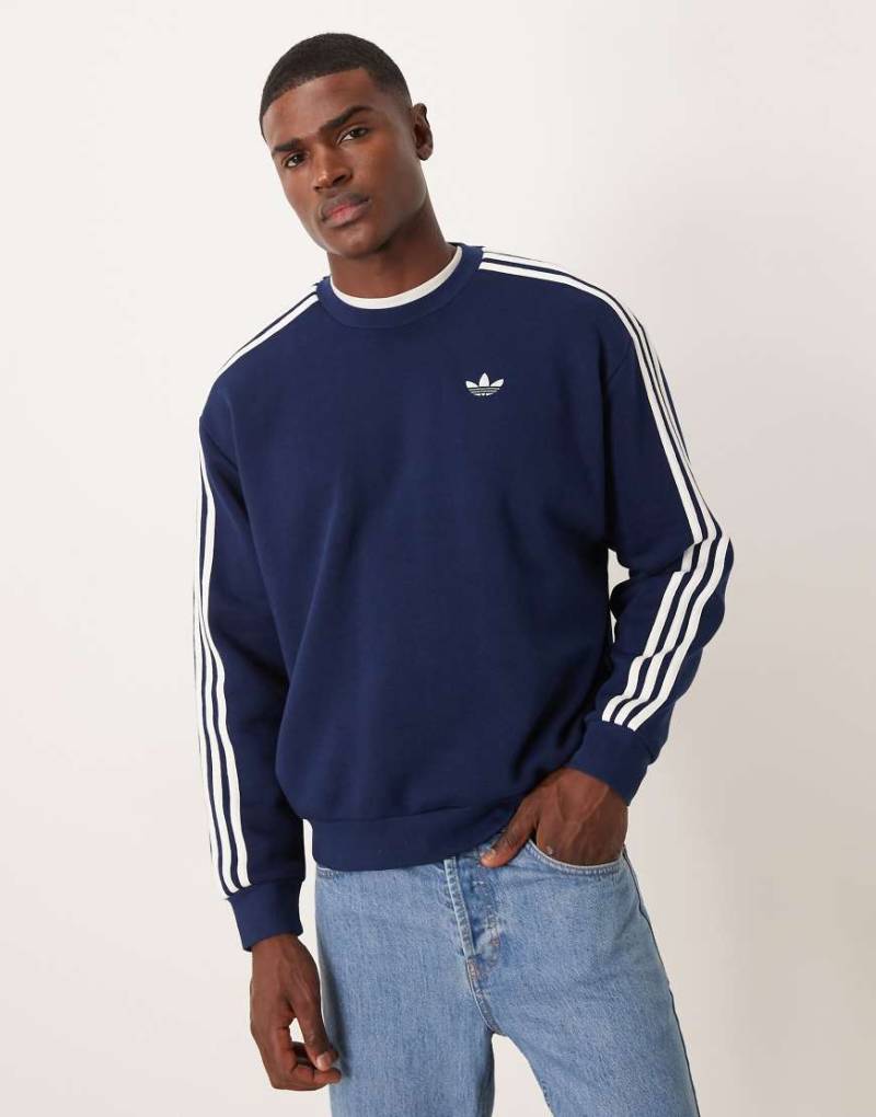 adidas Originals - Oversize-Sweatshirt in Marineblau mit drei Streifen von adidas Originals