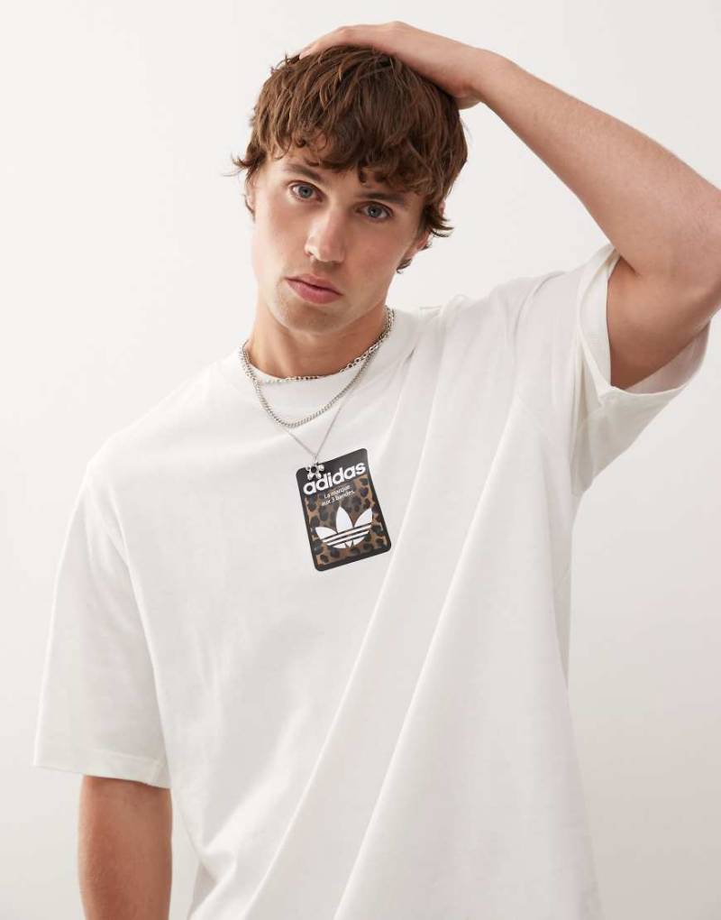 adidas Originals - Oversize-T-Shirt in Weiß von adidas Originals