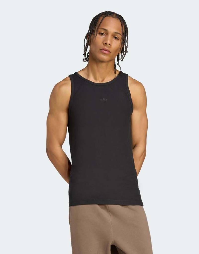 adidas Originals - Premium Essentials - Enges, geripptes Tanktop in Schwarz / Schwarz adidas Originals - Premium Essentials - Enges, geripptes Tanktop in Schwarz / Schwarz von adidas Originals