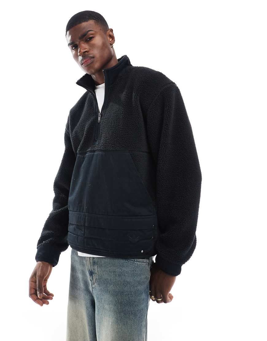 adidas Originals - Premium Essentials - Fleece-Sweatshirt in Schwarz adidas Originals - Premium Essentials - Fleece-Sweatshirt in Schwarz von adidas Originals