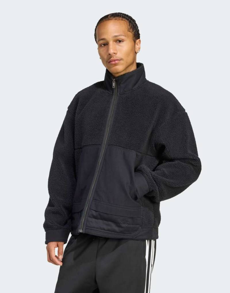 adidas Originals - Premium Essentials - Polarfleece-Jacke in Schwarz mit durchgehendem Reißverschluss von adidas Originals
