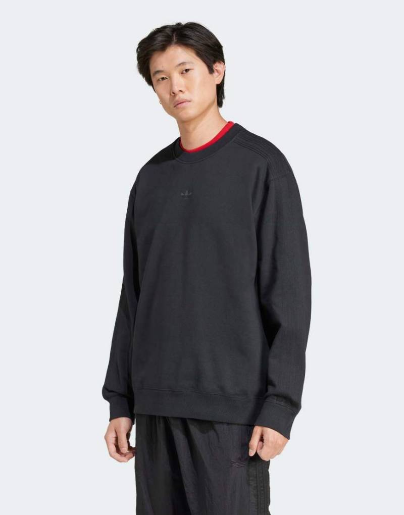 adidas Originals - Premium Essentials - Sweatshirt in Schwarz mit Rundhalsausschnitt adidas Originals - Premium Essentials - Sweatshirt in Schwarz mit Rundhalsausschnitt von adidas Originals