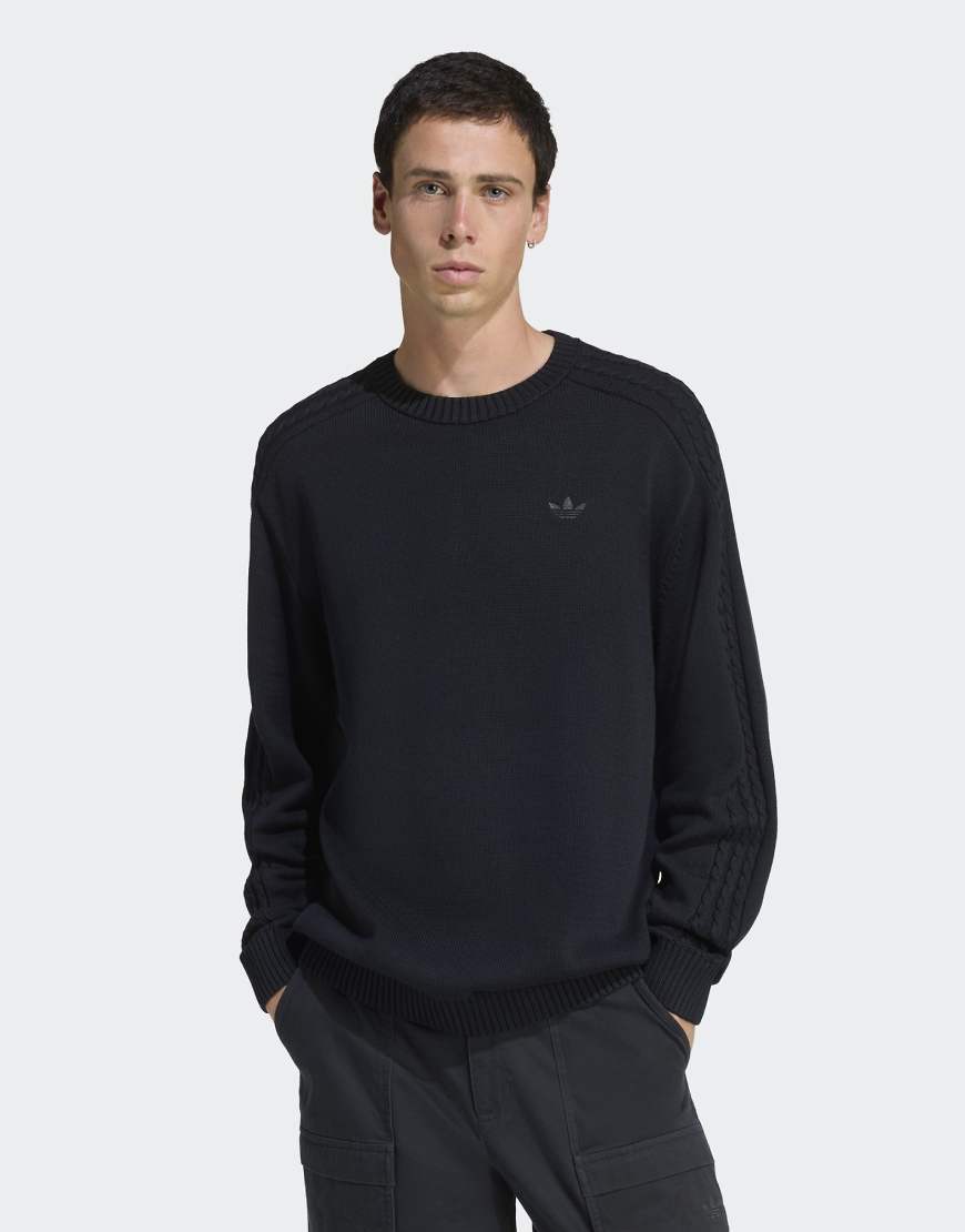 adidas Originals - Premium - Gestricktes Basic-Sweatshirt in Schwarz mit Rundhalsausschnitt adidas Originals - Premium - Gestricktes Basic-Sweatshirt in Schwarz mit Rundhalsausschnitt von adidas Originals