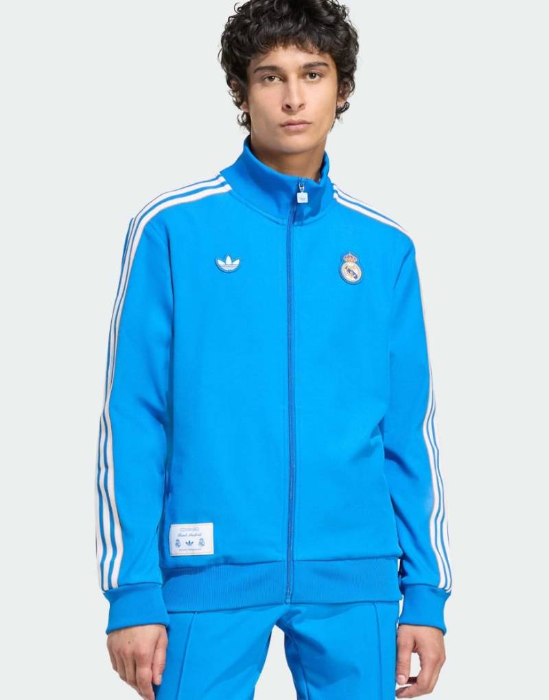 adidas Originals - Real Madrid Terrace Icons - Oberteil in Blue Bird/Weiß-Blau adidas Originals - Real Madrid Terrace Icons - Oberteil in Blue Bird/Weiß-Blau von adidas Originals