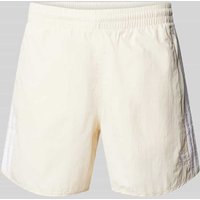 adidas Originals Regular Fit Shorts mit elastischem Bund Modell 'SPRINTER' in Offwhite, Größe M von adidas Originals