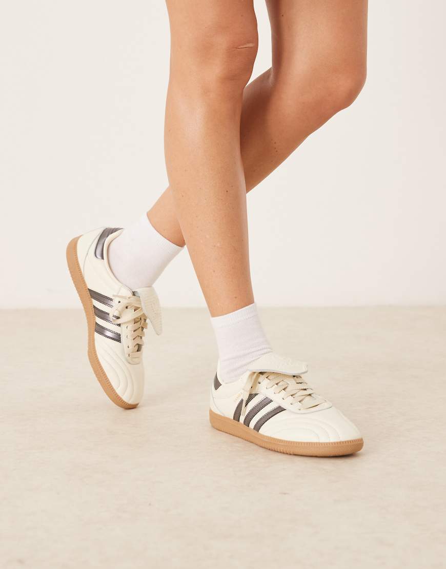 adidas Originals - Samba LT - Sneaker in Cremeweiß und Metallic-Silber adidas Originals - Samba LT - Sneaker in Cremeweiß und Metallic-Silber von adidas Originals