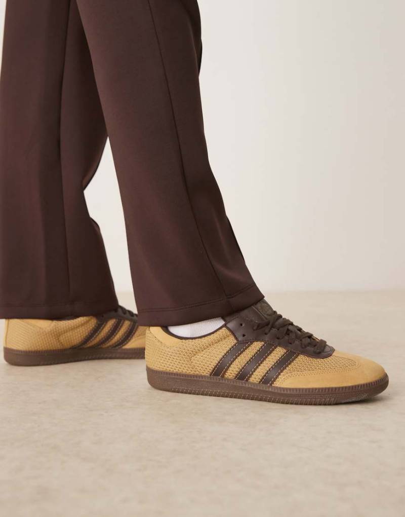 adidas Originals - Samba OG - Schuhe in Beige in Goldbeige/Dunkelbraun/Gu-Neutral von adidas Originals