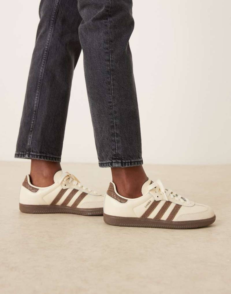 adidas Originals - Samba OG - Sneaker in Cremeweiß mit Kroko-Muster und Braun-Brown von adidas Originals