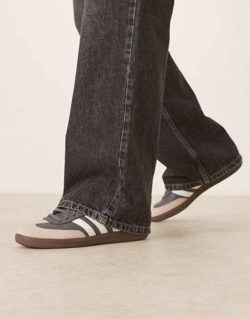 adidas Originals - Samba OG - Sneaker in Dunkelgrau und Weiß von adidas Originals