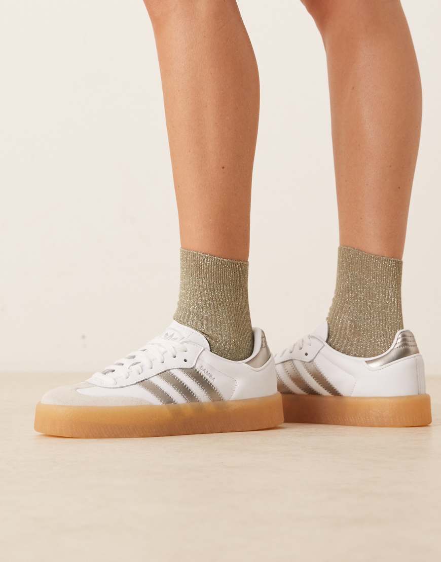 adidas Originals - Sambae - Sneaker in Weiß und Metallic-Silber adidas Originals - Sambae - Sneaker in Weiß und Metallic-Silber von adidas Originals