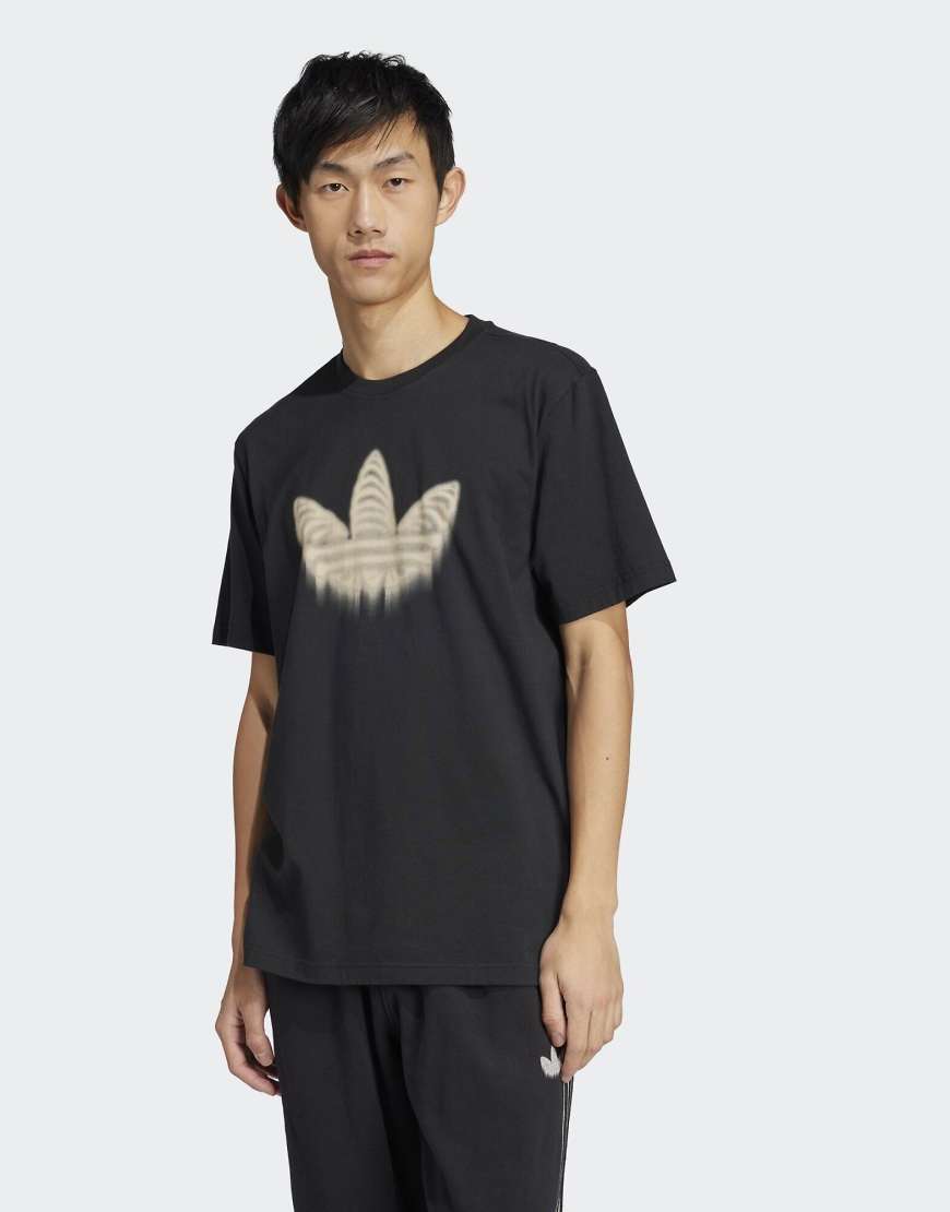 adidas Originals - Skeleton - T-Shirt in Schwarz mit Dreiblatt von adidas Originals