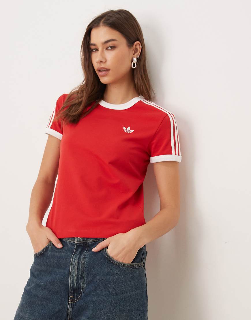 adidas Originals - Slim-Fit-T-Shirt in Better Scarlet/Weiß mit den 3 Streifen-Rot von adidas Originals