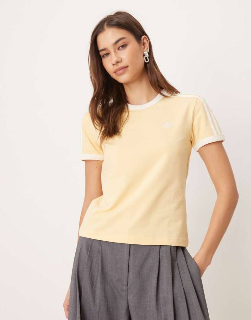 adidas Originals - Slim-Fit-T-Shirt in Orange Tint / Off-White mit den 3 Streifen von adidas Originals