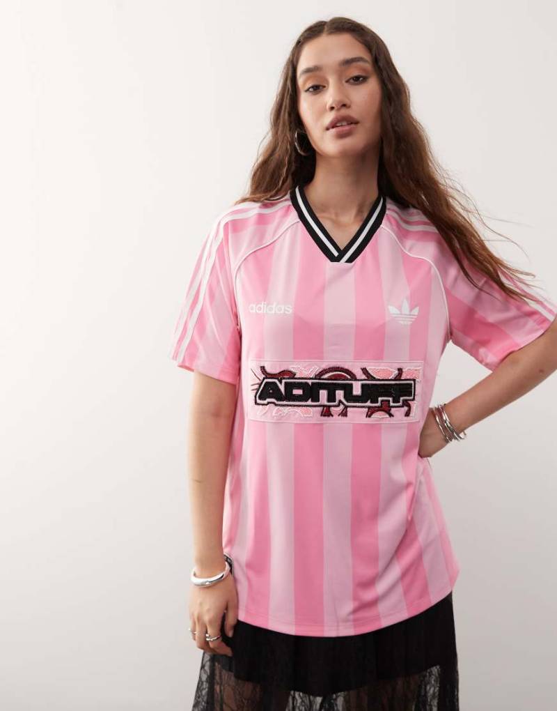 adidas Originals - Sommer-Fußballtrikot in Rosa adidas Originals - Sommer-Fußballtrikot in Rosa von adidas Originals