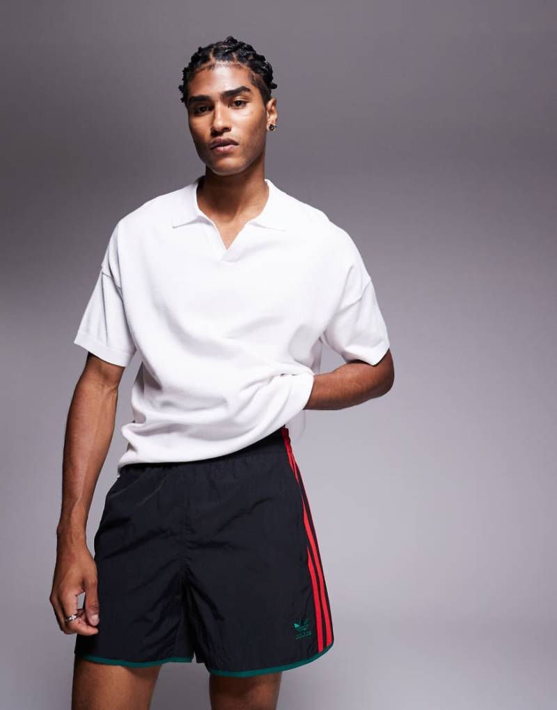 adidas Originals - Sprinter - Shorts in Schwarz und Rot von adidas Originals