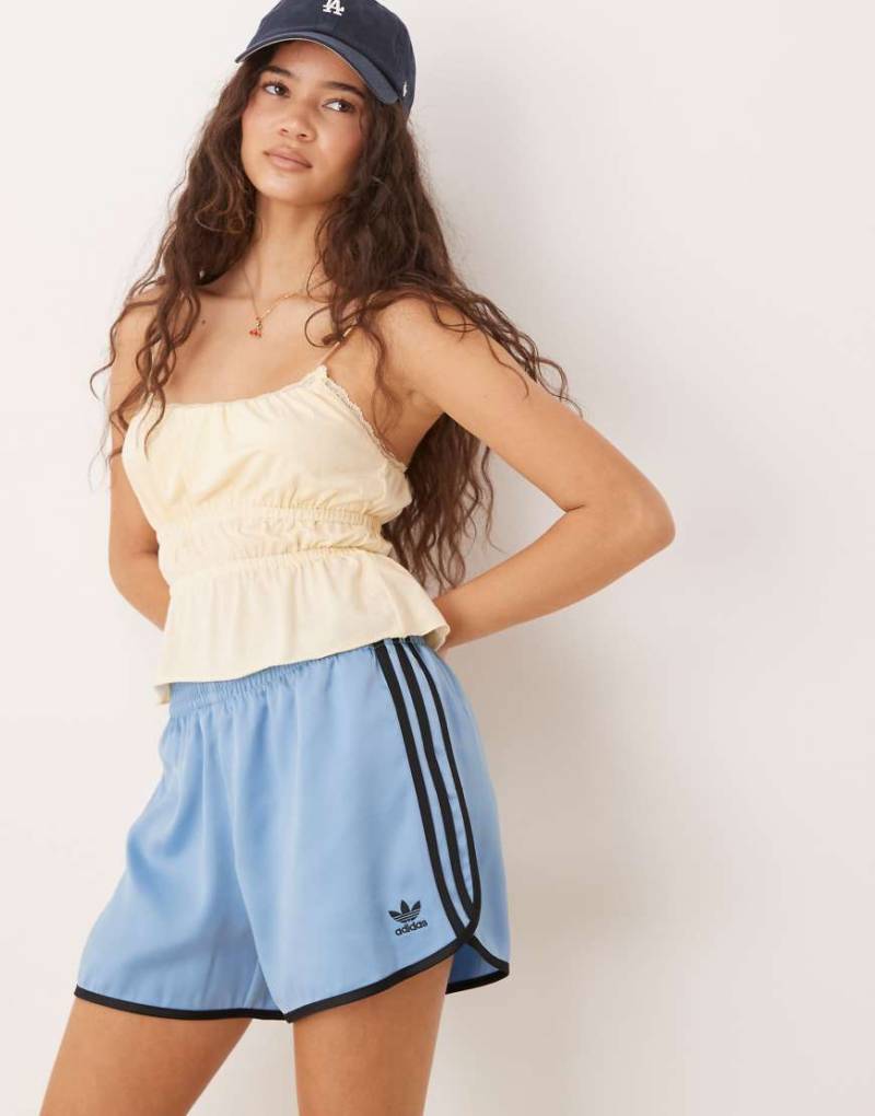 adidas Originals - Sprintershorts in Blau mit den 3 Streifen von adidas Originals