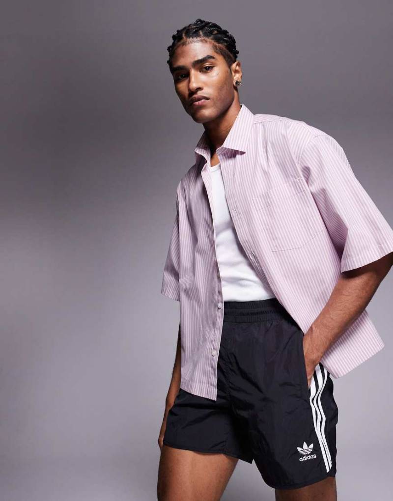 adidas Originals - Sprintershorts in Schwarz mit 3 Streifen adidas Originals - Sprintershorts in Schwarz mit 3 Streifen von adidas Originals