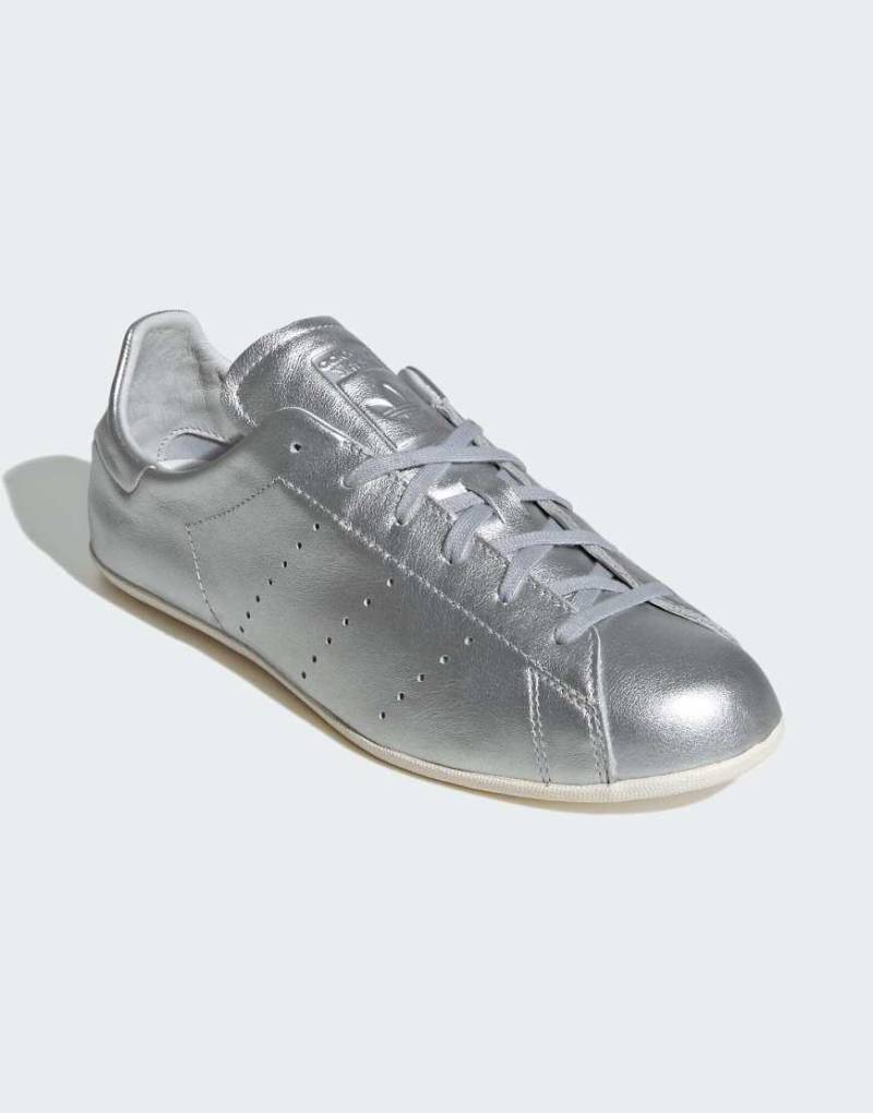 adidas Originals - Stan smith Lo Pro - Sneaker in Silver Metallic und Grey One-Silber von adidas Originals