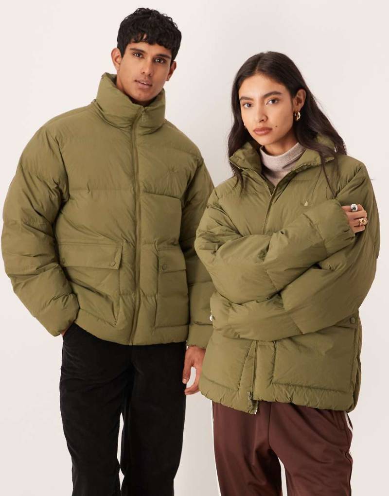 adidas Originals - Steppmantel in Khaki-Grün adidas Originals - Steppmantel in Khaki-Grün von adidas Originals