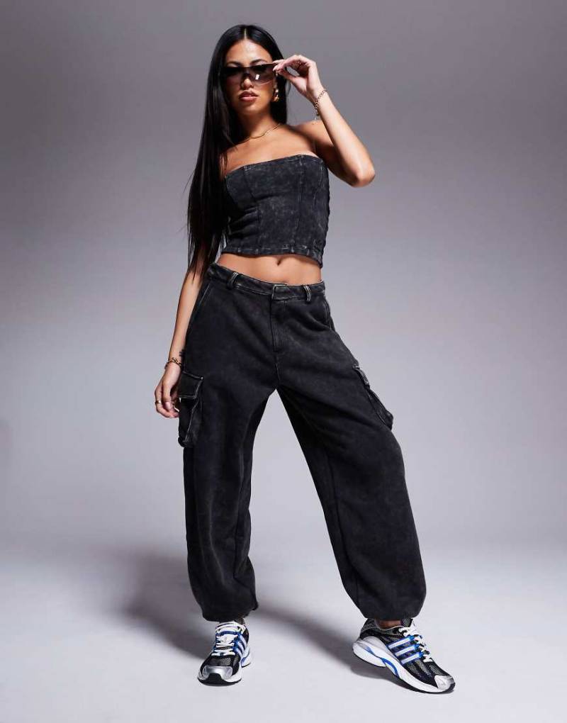 adidas Originals - Street - Cargohose in schwarzer Waschung adidas Originals - Street - Cargohose in schwarzer Waschung von adidas Originals