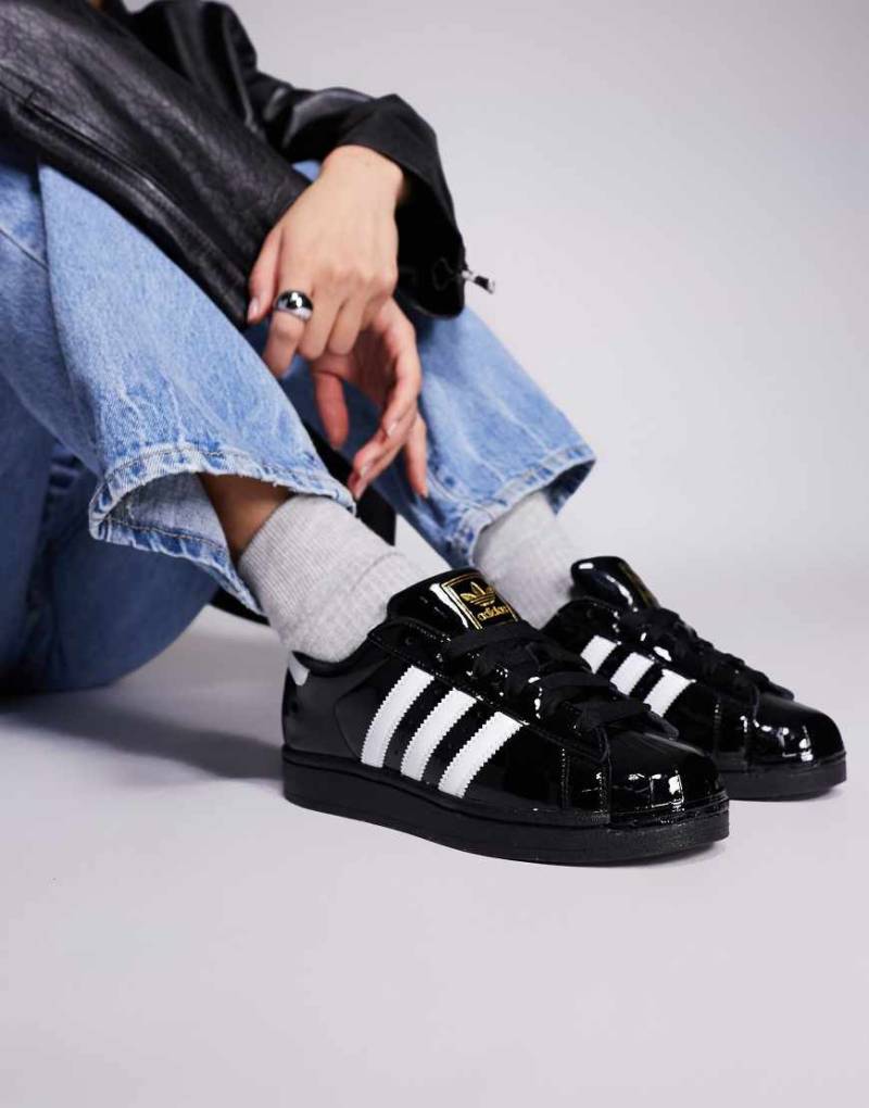 adidas Originals - Superstar II - Sneaker aus Lackleder in Schwarz und Weiß von adidas Originals