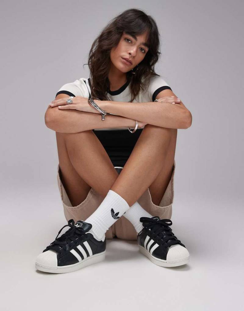 adidas Originals - Superstar II - Sneaker in Schwarz und Cremeweiß adidas Originals - Superstar II - Sneaker in Schwarz und Cremeweiß von adidas Originals