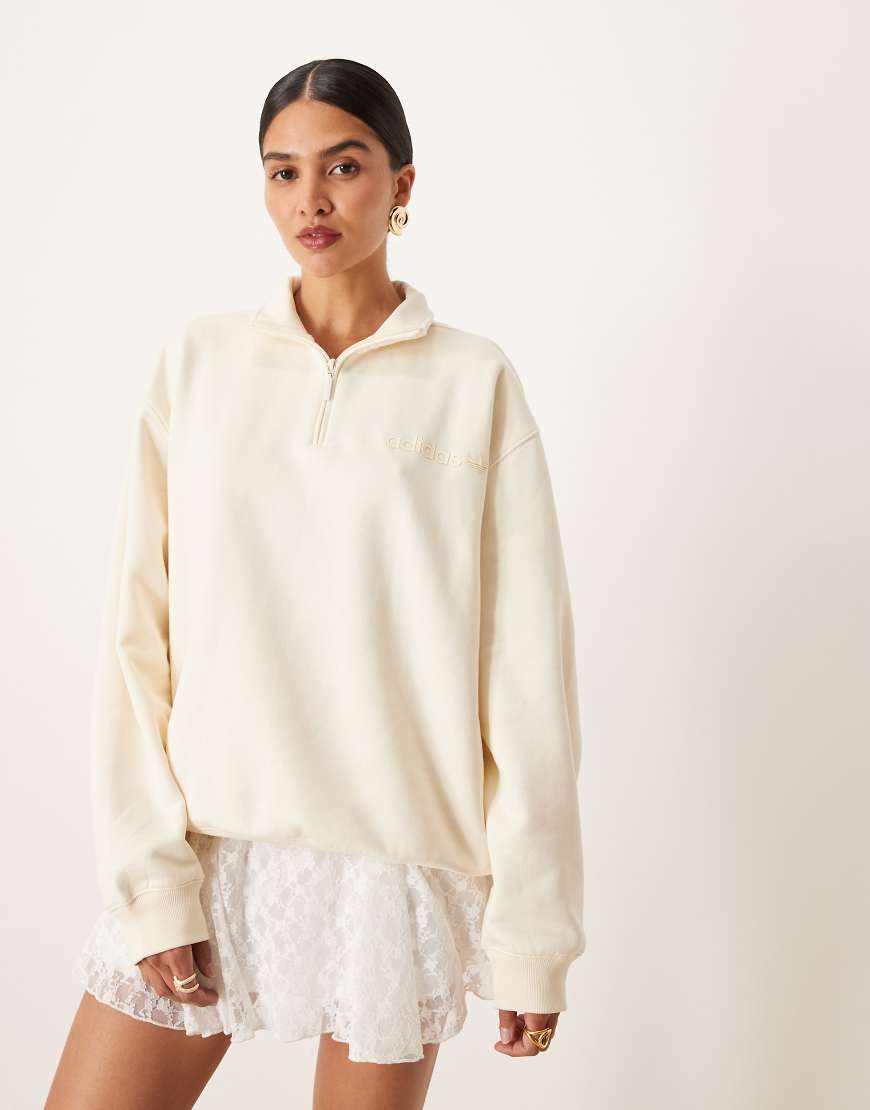 adidas Originals - Sweatshirt in Creme mit linearem Logo und kurzem Reißverschluss-Weiß adidas Originals - Sweatshirt in Creme mit linearem Logo und kurzem Reißverschluss-Weiß von adidas Originals