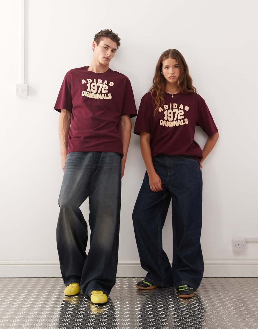 adidas Originals - T-Shirt in Burgunderrot mit „1972"-Print von adidas Originals