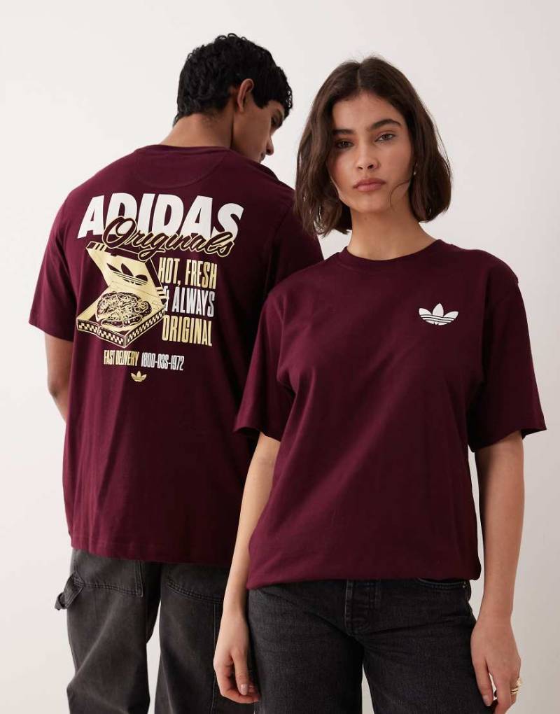 adidas Originals - T-Shirt in Burgunderrot mit Pizzakarton-Print von adidas Originals