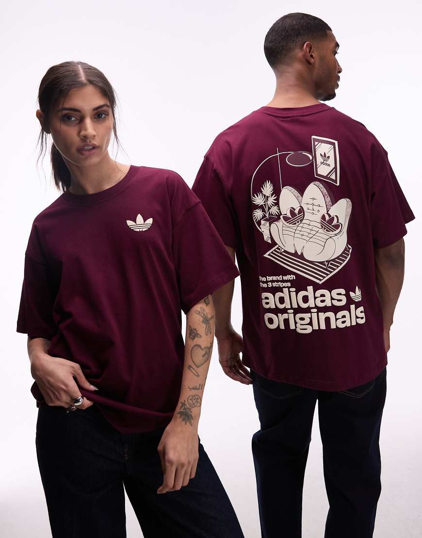 adidas Originals - T-Shirt in Kastanienbraun mit Sofa-Print-Rot von adidas Originals