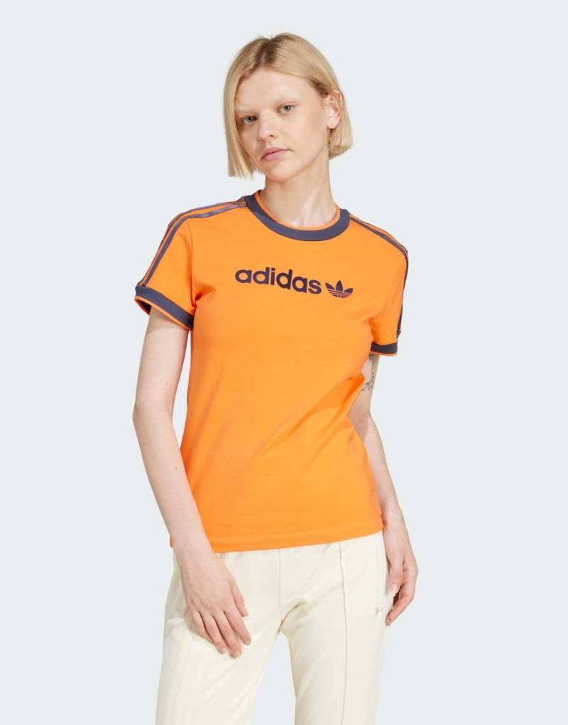 adidas Originals - T-Shirt in Semi Solar Orange mit linearem Logo und den 3 Streifen von adidas Originals