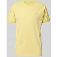 adidas Originals T-Shirt mit Rundhalsausschnitt und Logo-Stitching in Hellgelb, Größe S von adidas Originals