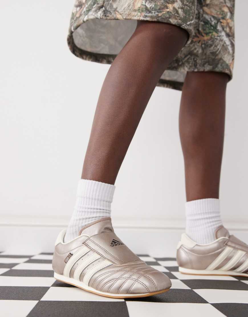adidas Originals - Taekwondo - Sneaker in Metallic und Cremeweiß-Braun adidas Originals - Taekwondo - Sneaker in Metallic und Cremeweiß-Braun von adidas Originals