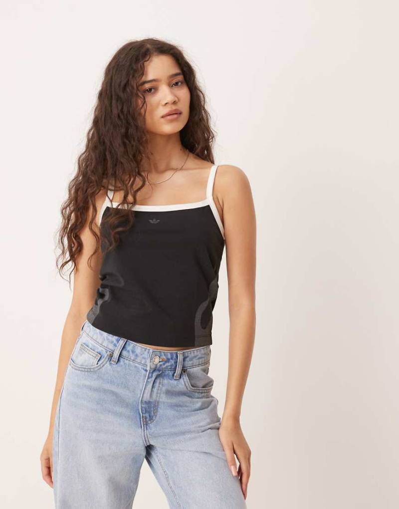 adidas Originals - Tanktop in Schwarz und Wollweiß mit Flammenmotiv von adidas Originals