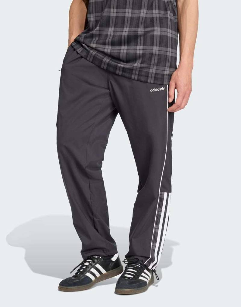 adidas Originals - Tartan - Loose-Fit-Trainingshose in Schwarz von adidas Originals
