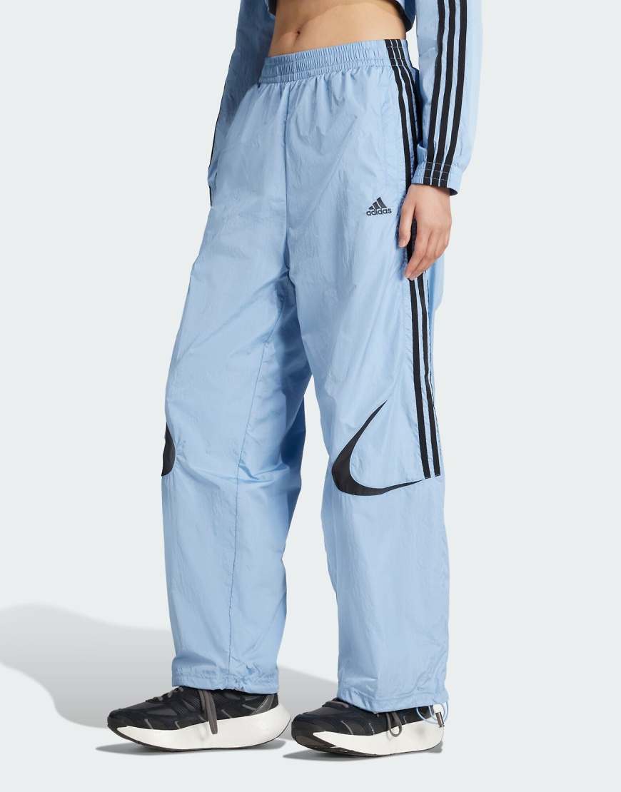 adidas Originals - Teamgeist Adicolor - Oversize-Trainingshose in Ash Blue-Blau von adidas Originals