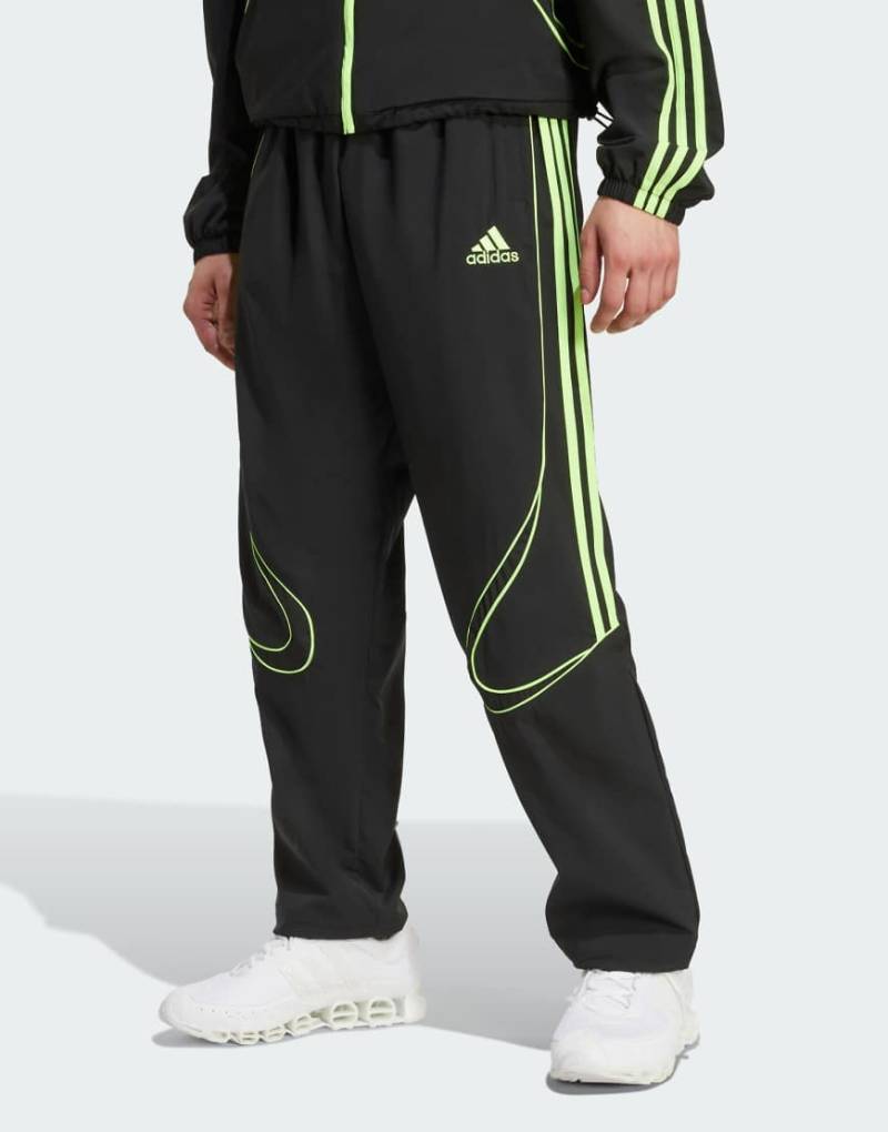 adidas Originals - Teamgeist Adicolor - Trainingshose in Schwarz/Signalgrün von adidas Originals