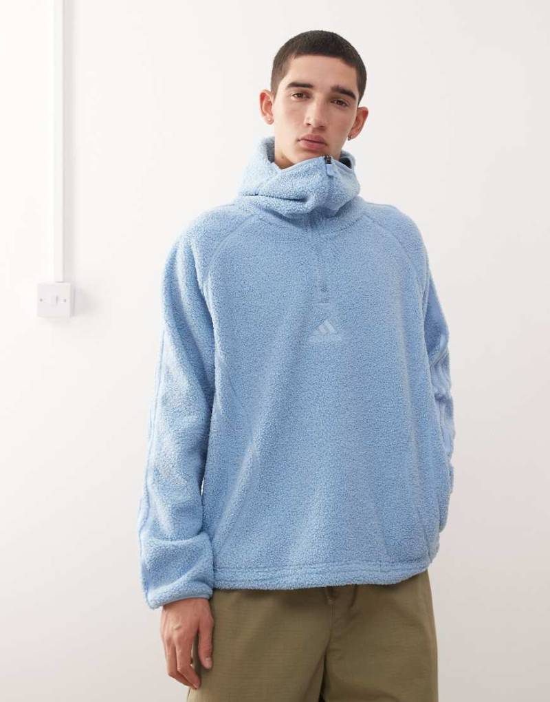 adidas Originals - Teamgeist - Kapuzenpullover aus Teddystoff in Blau mit kurzem Reißverschluss adidas Originals - Teamgeist - Kapuzenpullover aus Teddystoff in Blau mit kurzem Reißverschluss von adidas Originals