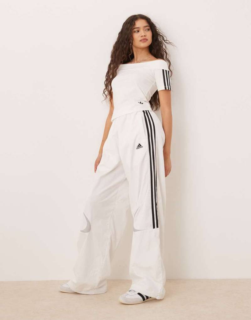 adidas Originals - Teamgeist - Oversize-Trainingshose in Weiß von adidas Originals