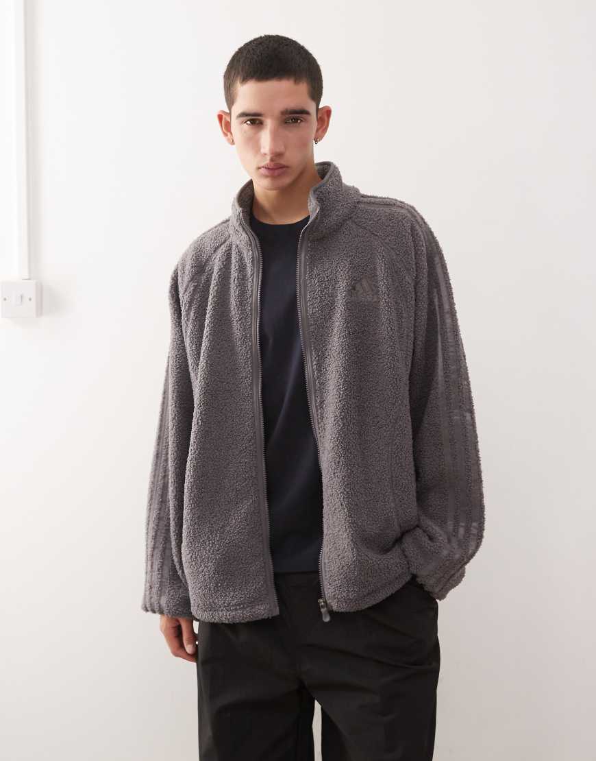 adidas Originals - Teamgeist - Trainingsjacke aus Teddyfell in Grau von adidas Originals