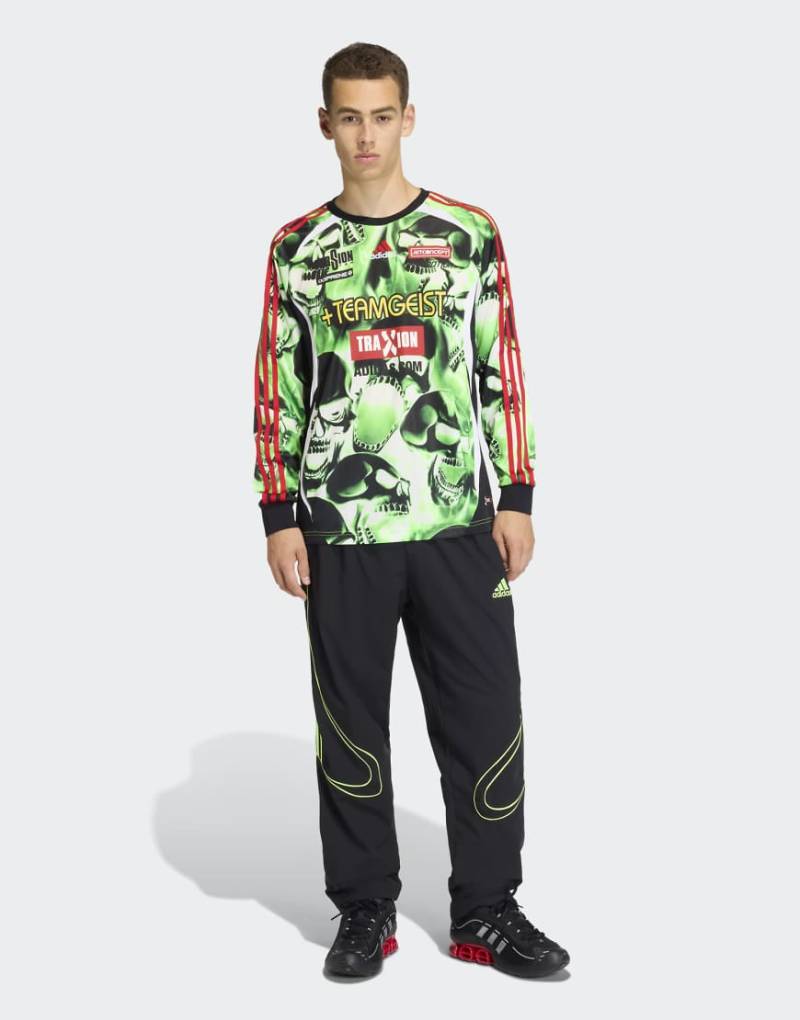 adidas Originals - Teamgeist - Trikot in Grün mit Moto-All-over-Print von adidas Originals