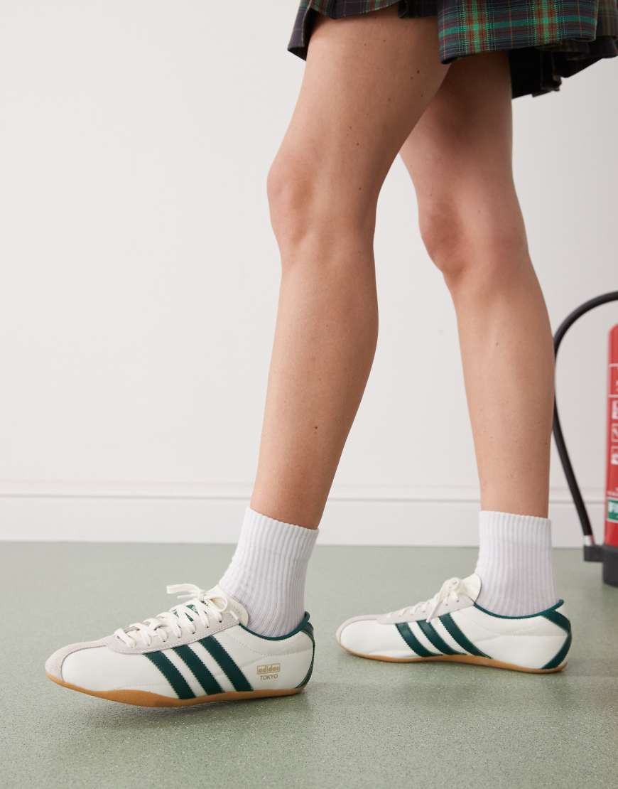 adidas Originals - Tokyo - Sneaker in Weiß und Dunkelgrün von adidas Originals