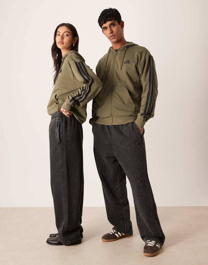 adidas Originals - Trainingshose in verwaschenem Schwarz von adidas Originals