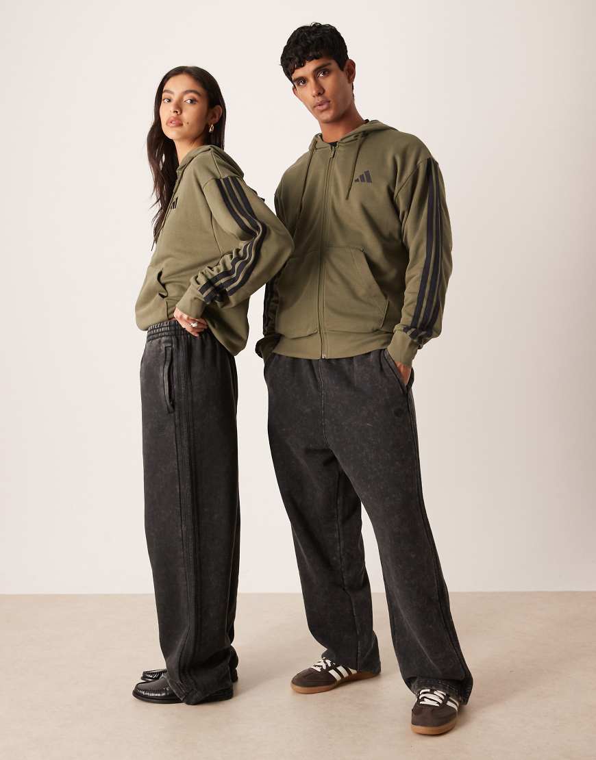 adidas Originals - Trainingshose in verwaschenem Schwarz von adidas Originals