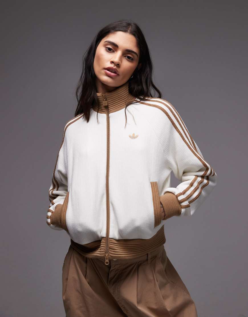 adidas Originals - Trainingsjacke aus Velours in Cremeweiß von adidas Originals