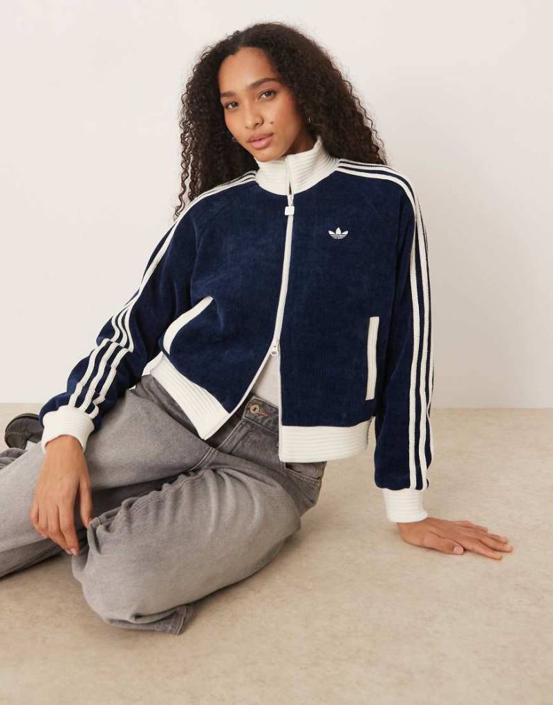 adidas Originals - Trainingsjacke aus Velours in Marineblau von adidas Originals