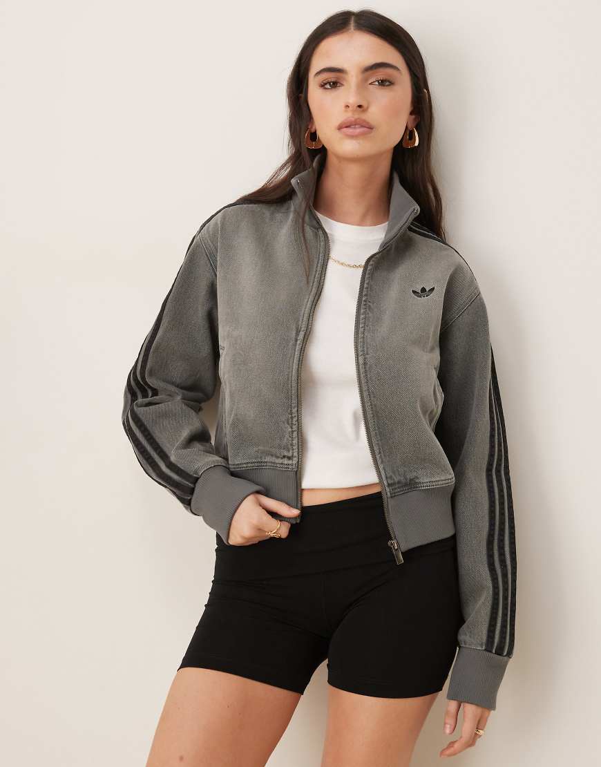 adidas Originals - Trainingsoberteil in grauer Jeansoptik adidas Originals - Trainingsoberteil in grauer Jeansoptik von adidas Originals